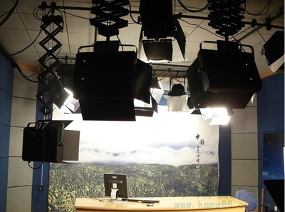 演播室灯光工程|浙江庆元电视台48平米新闻演播室灯光|武汉珂玛影视灯光科技